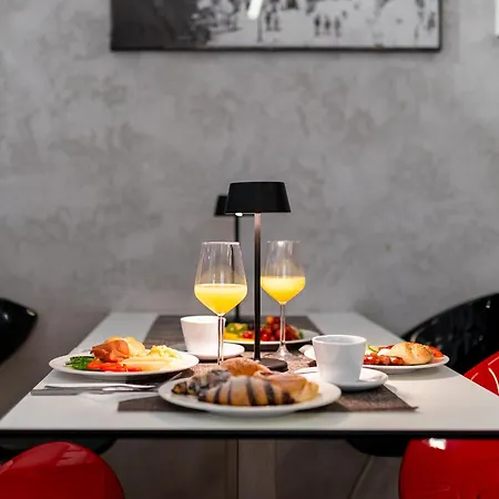 Center - Breakfast Included 4* Πούλα