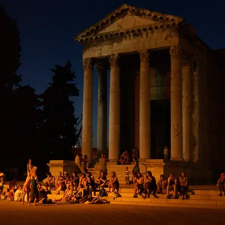 Center - Breakfast Included 4*