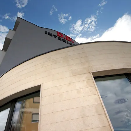 Center - Breakfast Included Πούλα