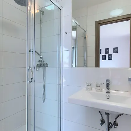 Center - Breakfast Included 4*