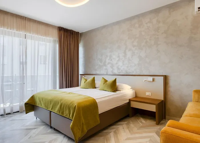 Center - Breakfast Included Póla