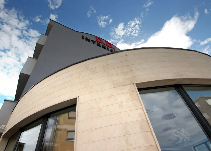 Center - Breakfast Included Póla